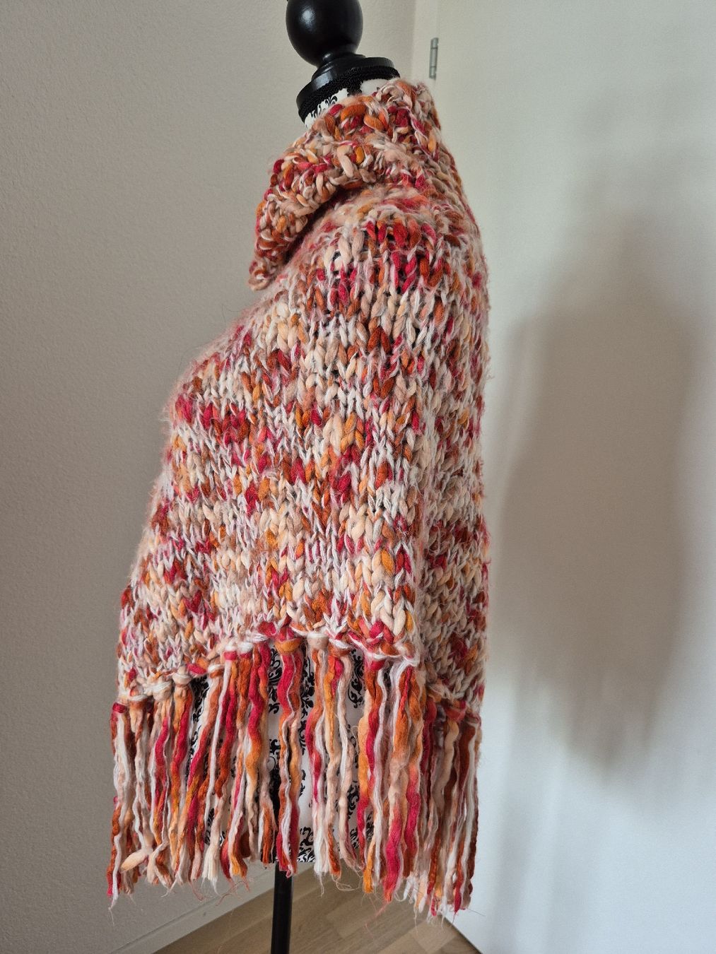 Maglioni & Felpe: Warmer Strick-Poncho mit Fransen – Usato da Thun venduto da Zuzi84 1