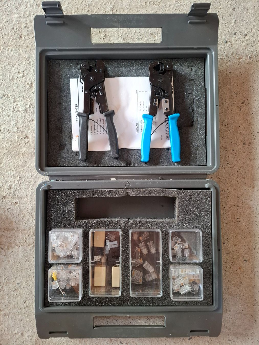 Tutti gli attrezzi: RJ 45 Stecker Set mit 2 Zangen – Usato da Steg im Tösstal venduto da LARO14