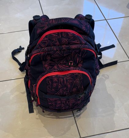 Schulrucksack Satch dunkelblau und pink in gutem Zustand