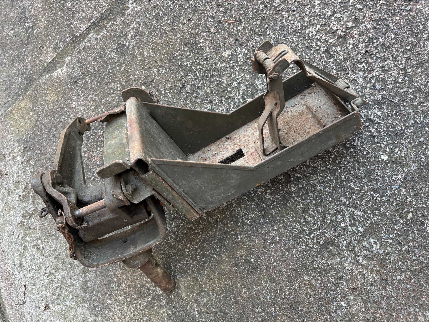Armi bianche: Cradle M2HB für Geschützring GMC US WWII .30 oder .50 – Usato da Neuenhof venduto da redballexpress 3