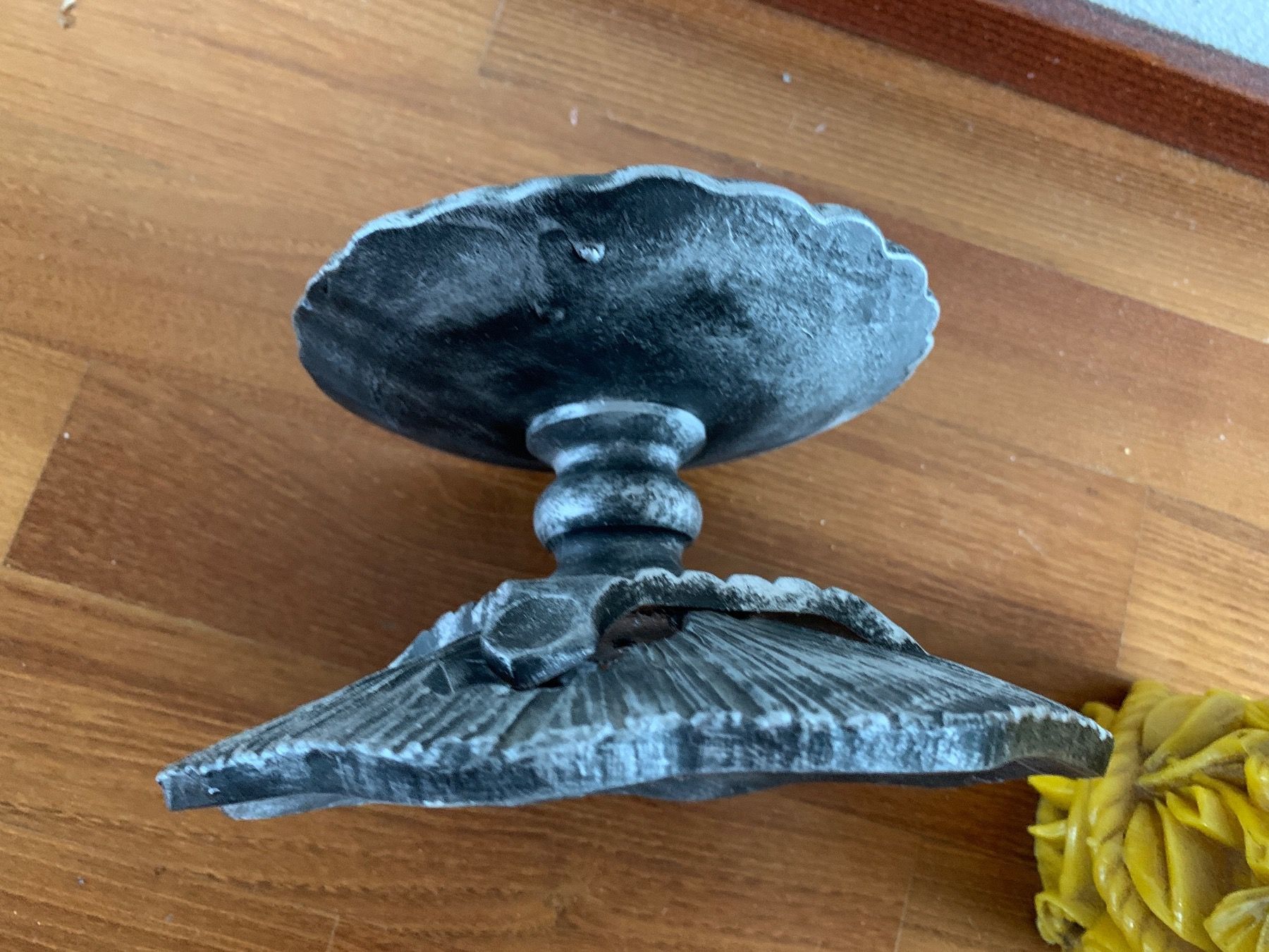 Kerzenständer: Kerzenständer massiv mit dicker Kerze – Gebraucht aus Edlibach von RUW19 3