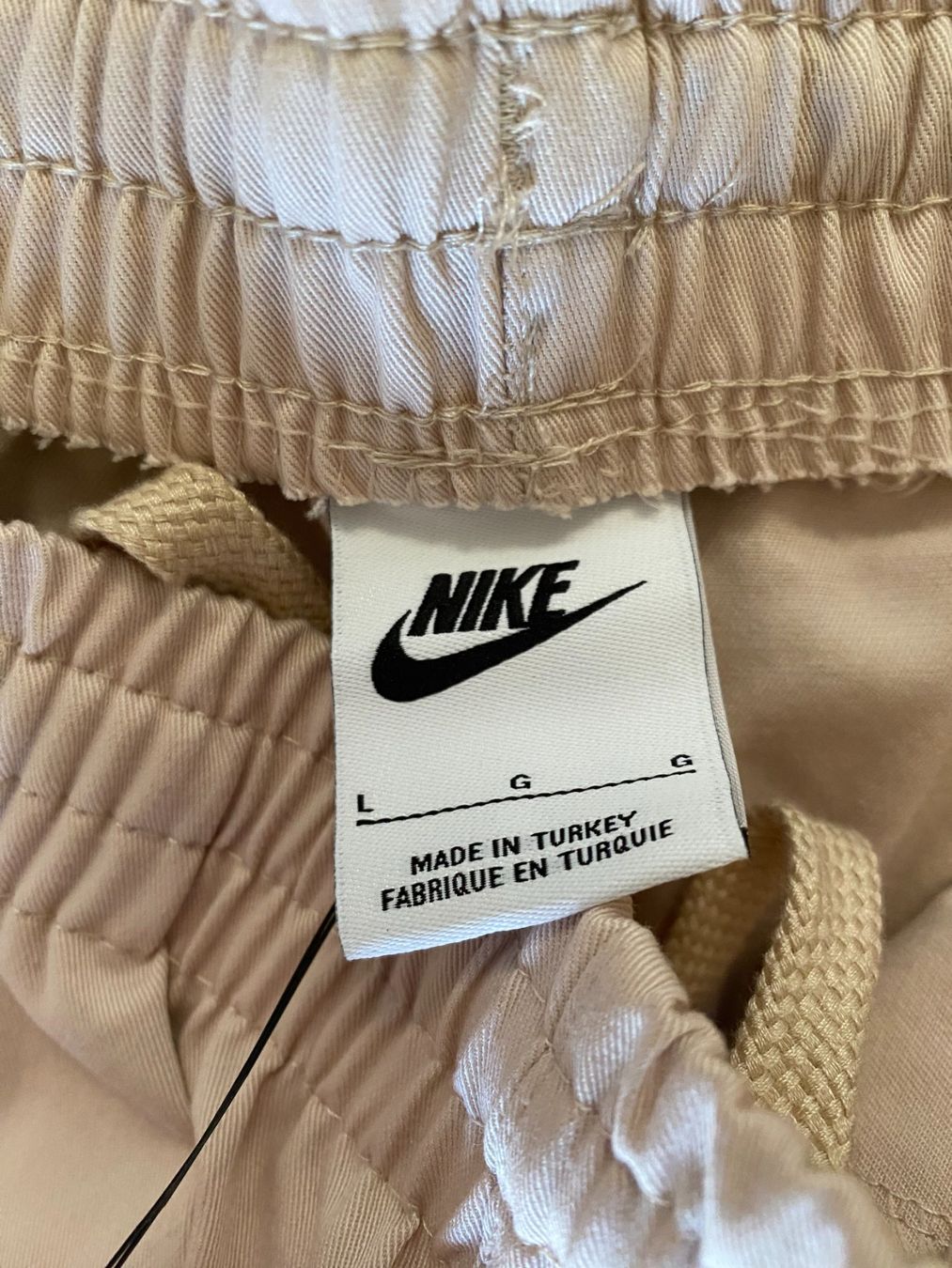 Nike Pantaloni: Short Nike neuf avec étiquette taille L – Nuovo e nell'imballaggio originale da Rossemaison venduto da Carduelis 2