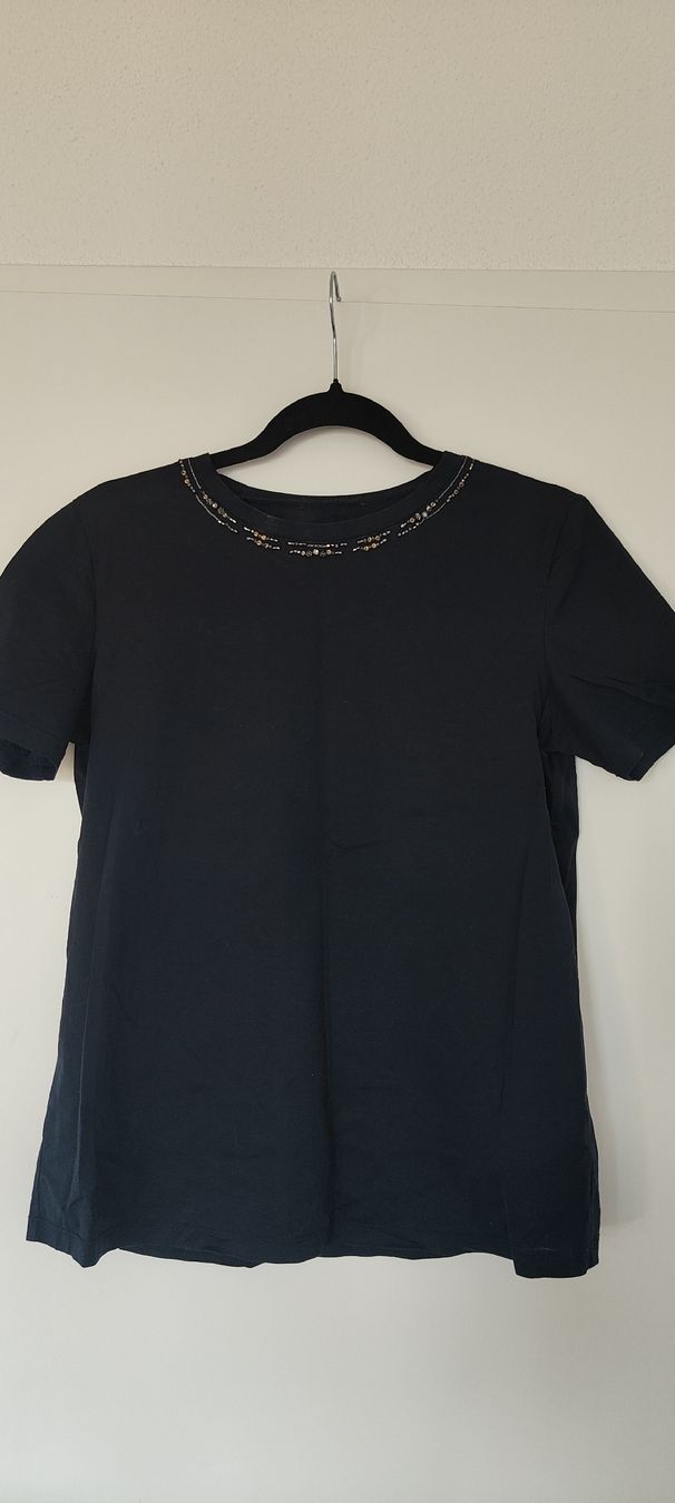 Top: Tops (size M-L) – Usato da Oberbuchsiten venduto da DianaLup 5