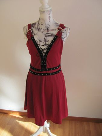 Rotes Minikleid im Gothic-Stil, Grösse L, neuwertig!