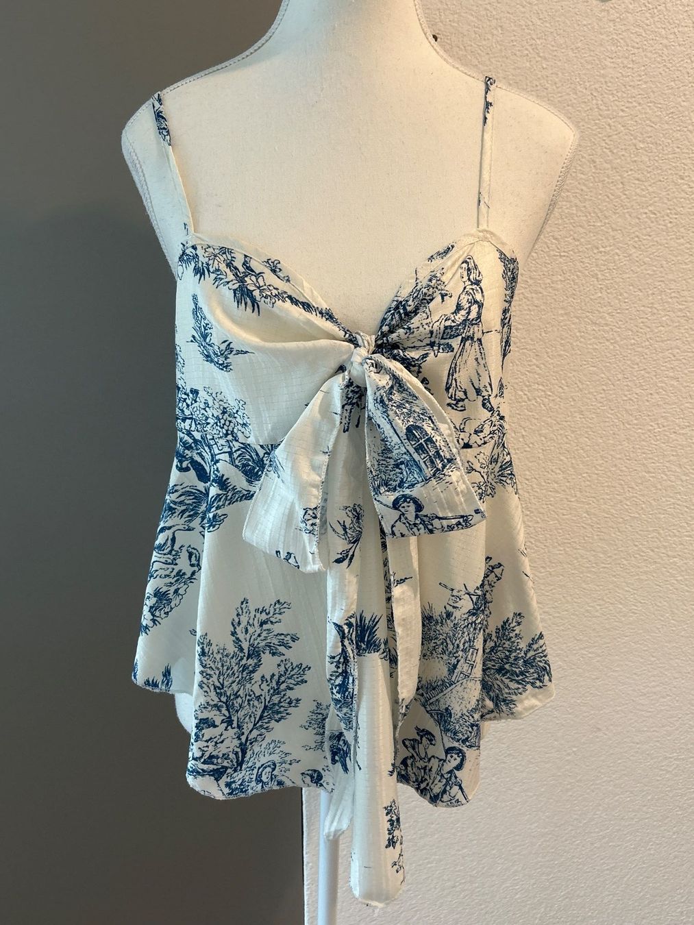 Top: Top mit Schleife ecru  und blauem Muster Gr. L – Usato da Brunnen venduto da Nala2929