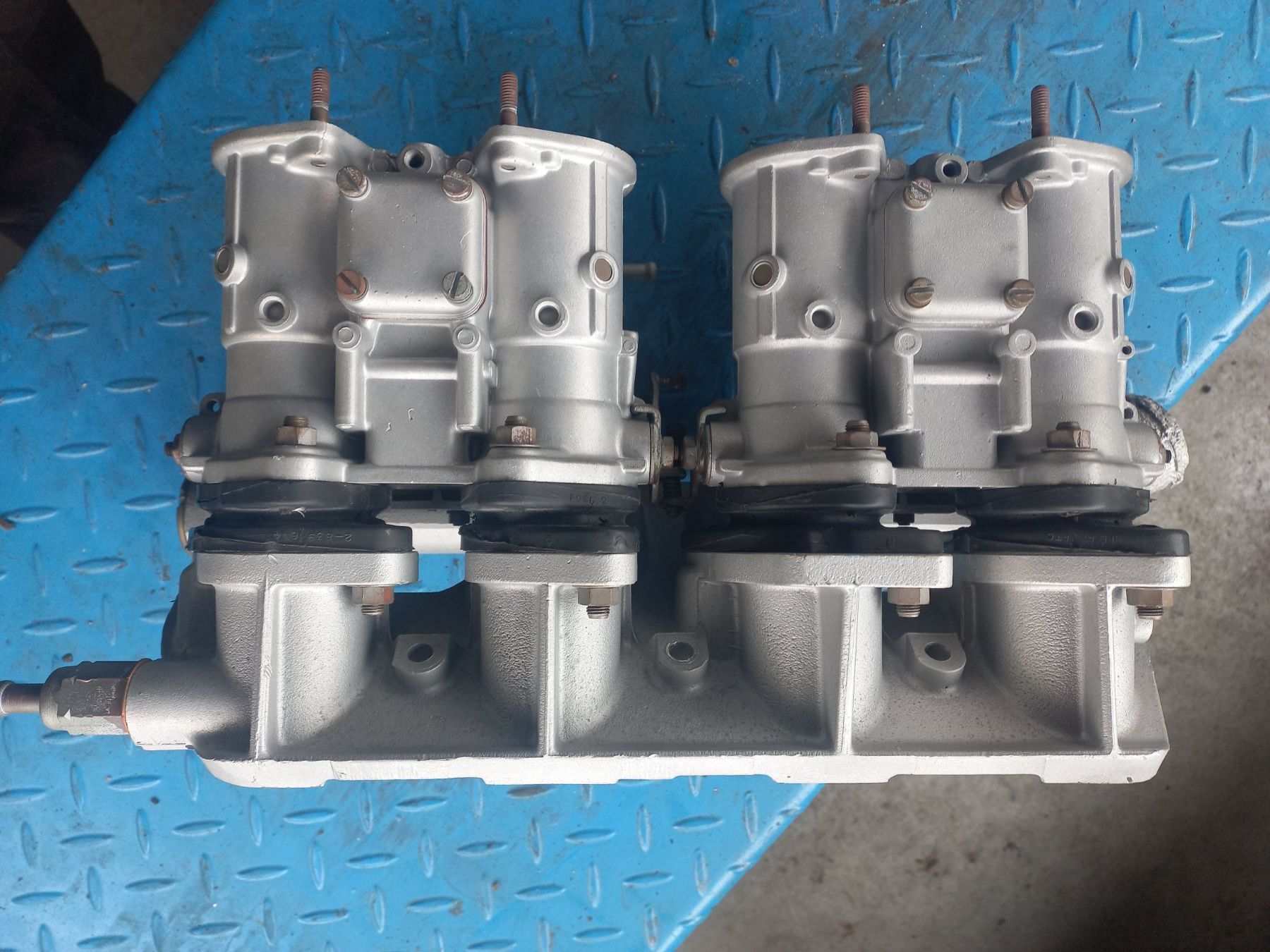 Tutti pezzi di ricambio auto: Oldtimer Vergaser / Doppelvergaser - Anlage WEBER 40DCOE4 – Usato da CH - DULLIKEN venduto da classiccarpartsstore 2