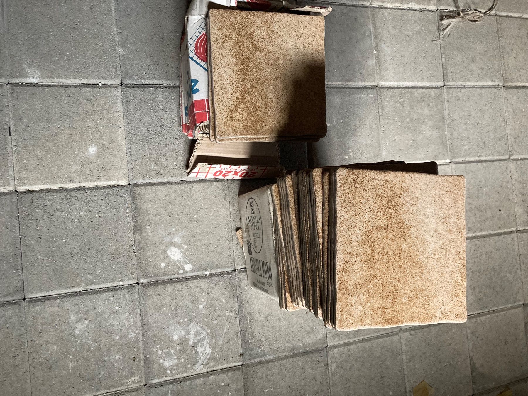 Rivestimenti per pavimenti: Bodenplatten – Usato da Andelfingen venduto da fredi.kramer 4