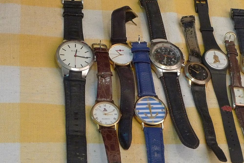 Orologi: LOT-UHREN 8. – Difettoso da Bern venduto da bn1640 1