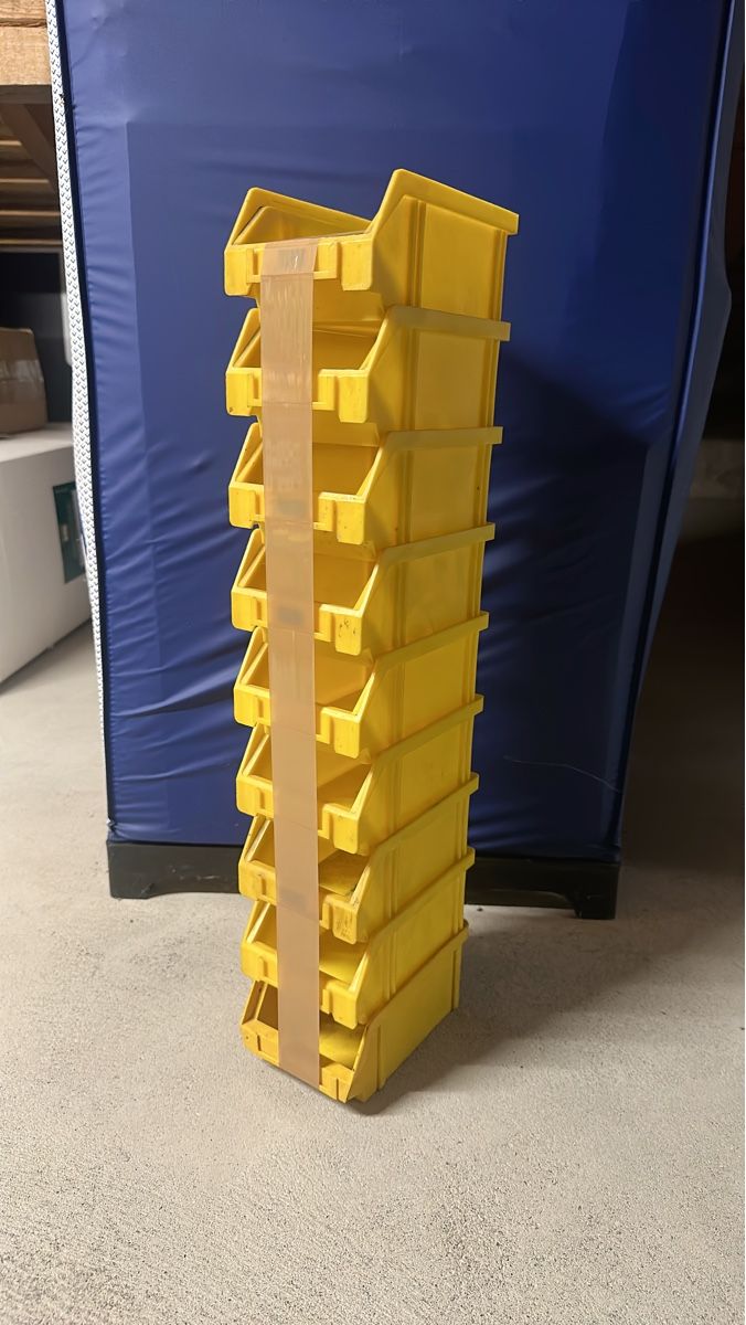 Alle Werkzeuge: Storage bins yellow plastic stackable used 10 pcs – Gebraucht aus Elsau von MANWITHVAN