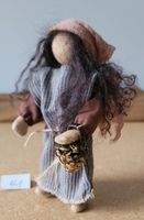 Schwarzenberger Krippenfiguren Kind/Meitli m Körbli 13cm N41
