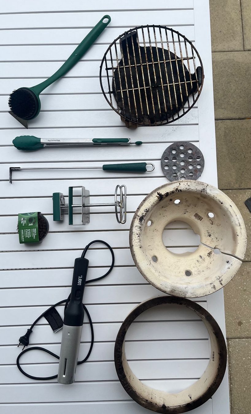 Big Green Egg Griglie: Big Green Egg Small mit Zubehör – Usato da Wangen b. Olten venduto da ricochet56 6