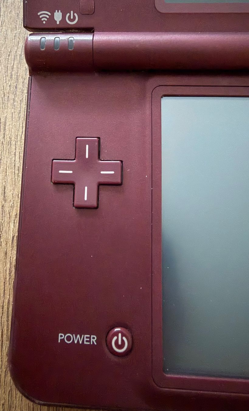Nintendo Konsolen: Nintendo DSiXL - Rotwein – Gebraucht aus Glattpark(Opfikon) von Beubeu44 7