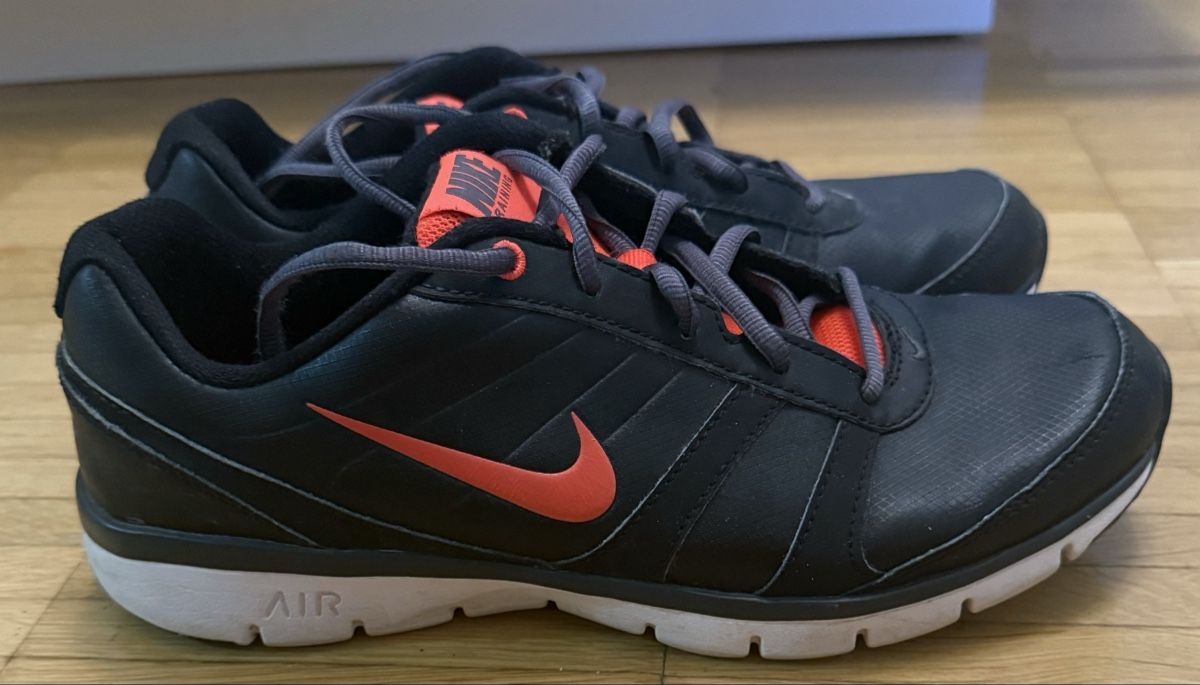 Nike Damenschuhe: Nike Air Total Core Traning – Gebraucht aus Opfikon von Luis144