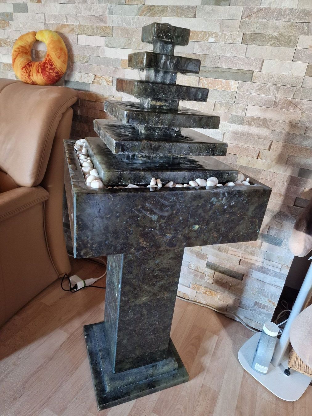 Stagni & Fontane ornamentali: Zimmerbrunnen Pyramide Granit – Usato da Oensingen venduto da Nusadua