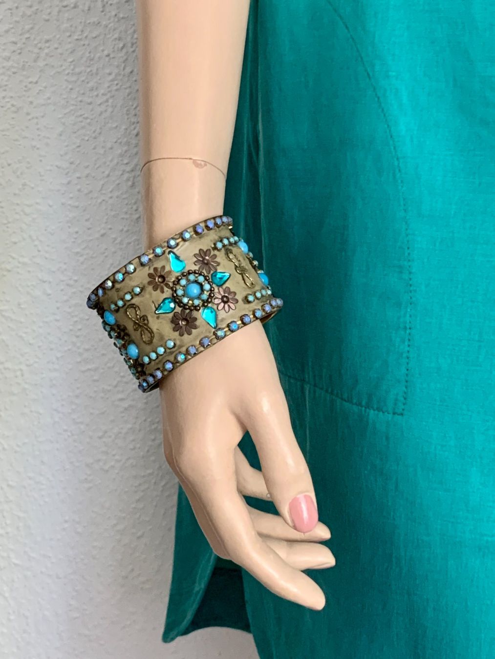 Bracciali & Braccialetti: Schöner Armreif mit Steinen verziert – Usato da Kloten venduto da Nephty 2