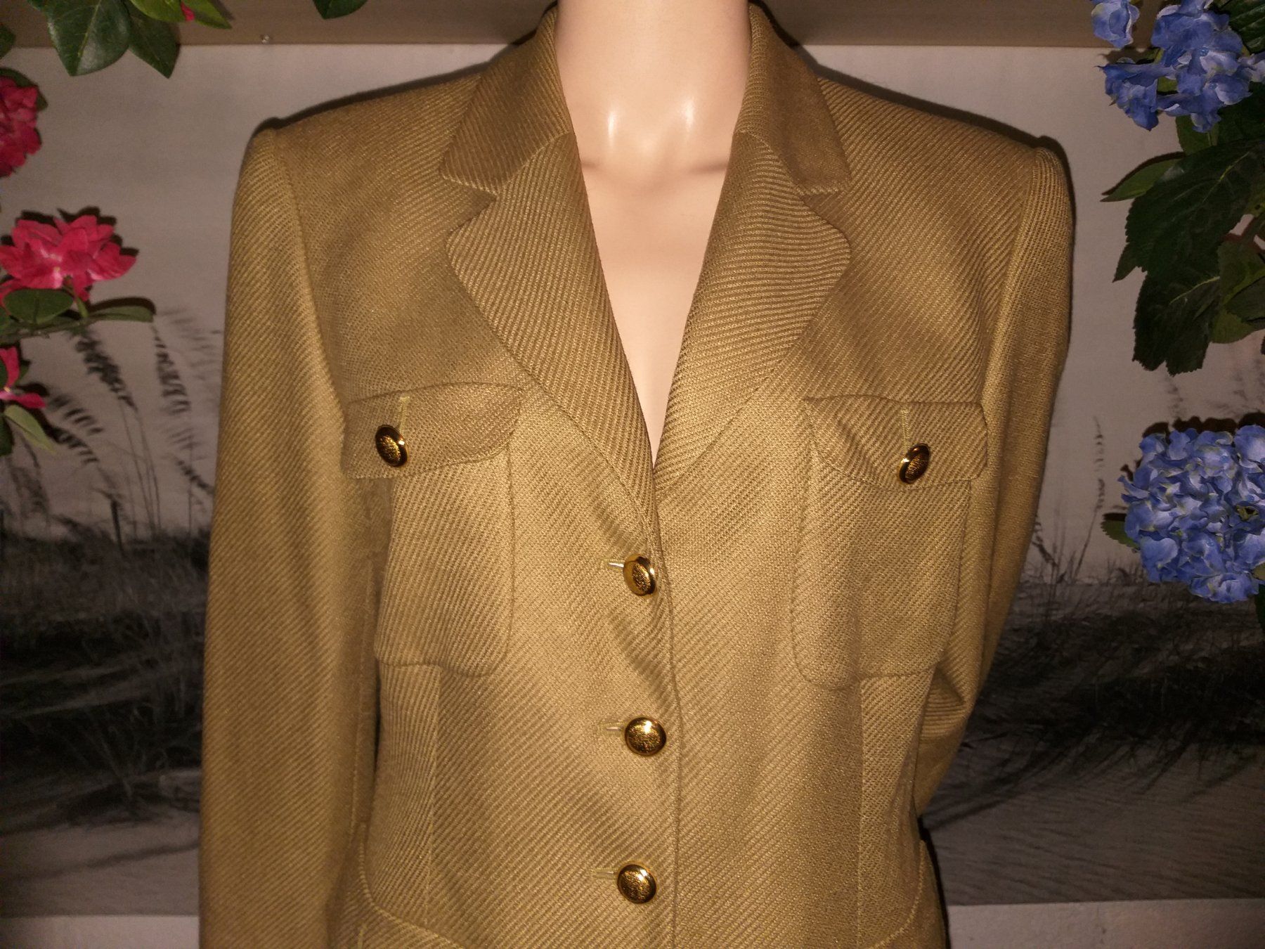 Escada Giacche: ESCADA Blazer 50 % cachemire + 50 % soie taille / Grosse 40 – Usato da Cossonay-ville venduto da Super-Price-Quality 1