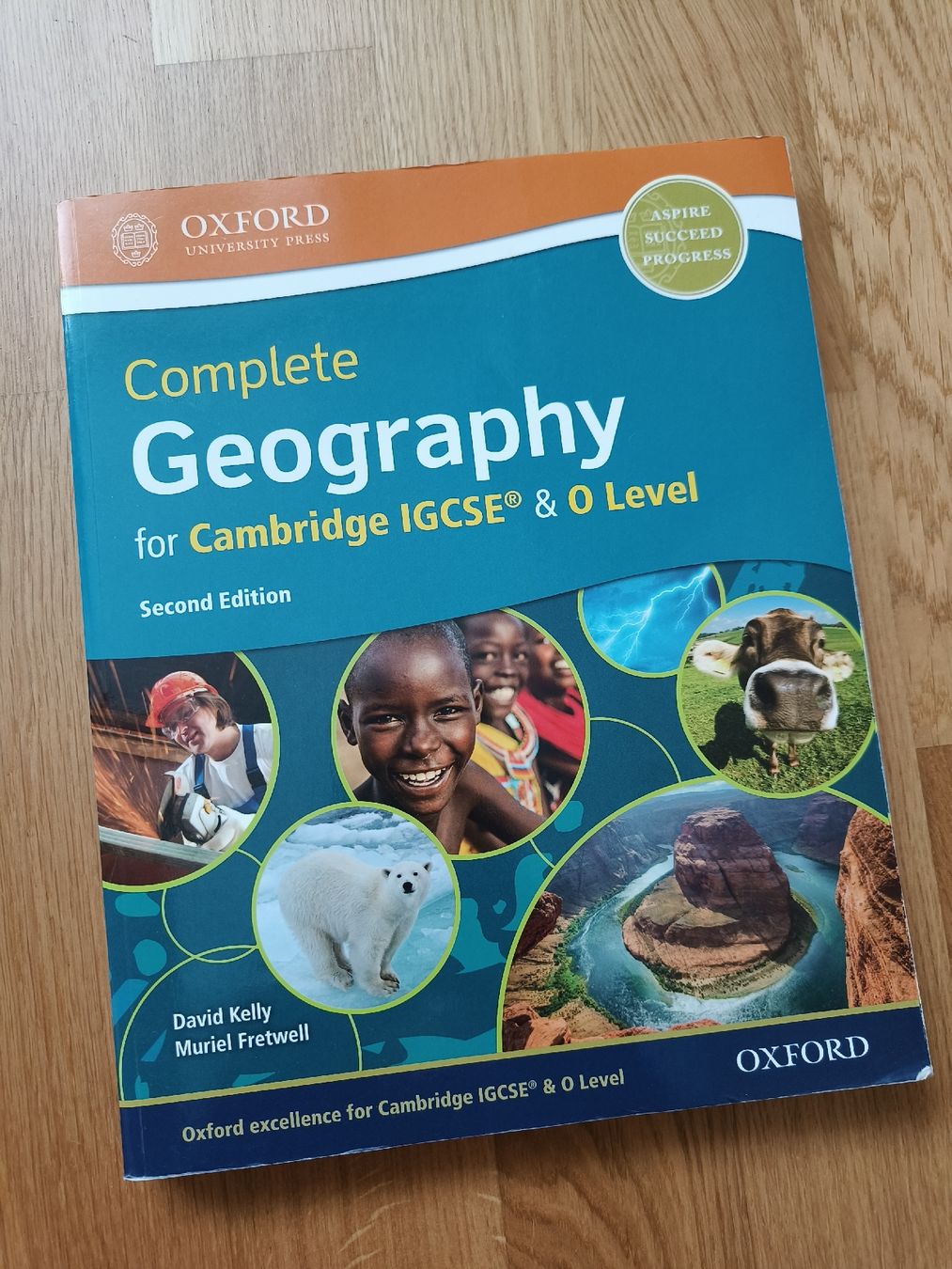 Livres: Complete Geography for IGCSE & O Level – D'occasion à Dietlikon par Dietlikon_Verkauf