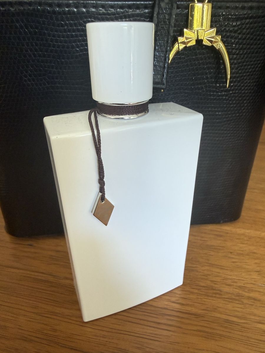 Van Cleef Profumi & Eau de Toilette: Van Cleef & Arpels Oud Blanc Eau de Parfum 75ml – Nuovo (secondo la descrizione) da Zürich venduto da pinish 1