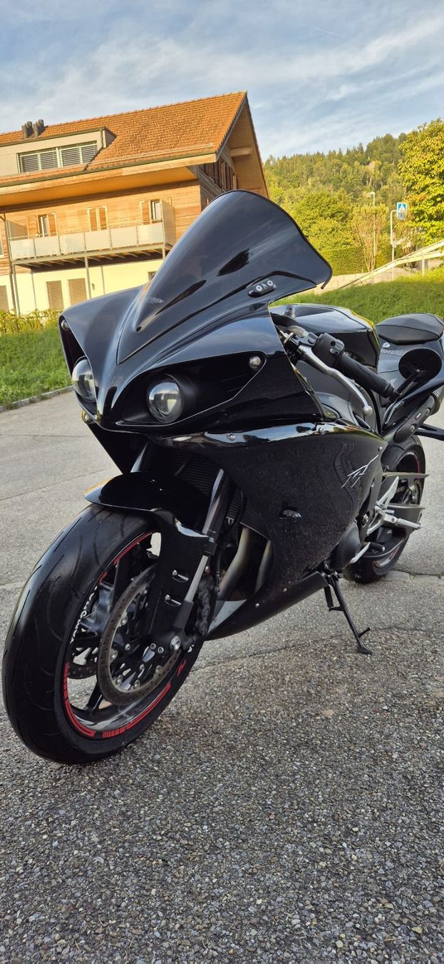 Yamaha Strada: Yamaha R1 RN22 Big Bang – Usato da Thun venduto da thunshopper2 2