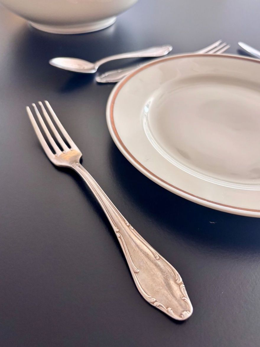 Set di piatti: Edles Tafelset mit versilbertem Besteck – Usato da Bottmingen venduto da ale_lls9