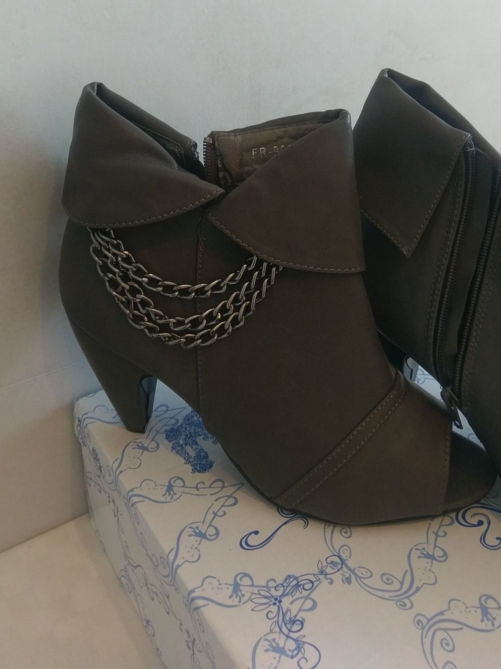 Damenschuhe: Belle chaussures dame à talon 39 – Neu (gemäss Beschreibung) aus Prilly von RoDyRe 1