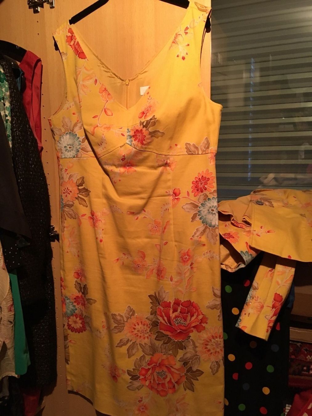 Lotti di vestiti: Kleid  mit Jacke Gr. 44-46 TRAUMHAFT – Nuovo (secondo la descrizione) da Bellinzona venduto da ModaLugano 2