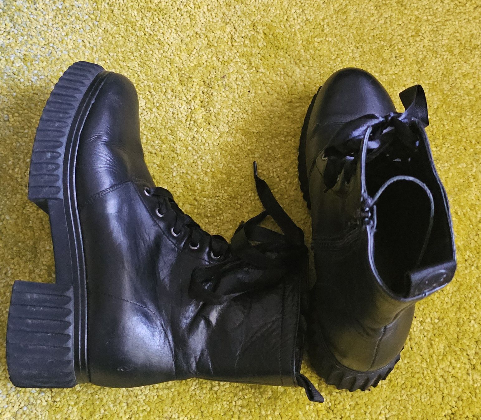 Scarpe da donna: Schwarze Boots Gr. 40 mit seidigen Schnürsenkel – Usato da Horgen venduto da ste_sy7h 5
