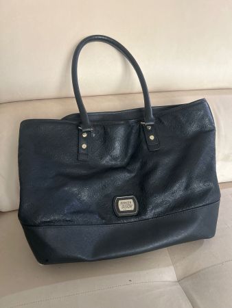 GUESS grosse Handtasche / Shopper schwarz mit Logo-Prägung