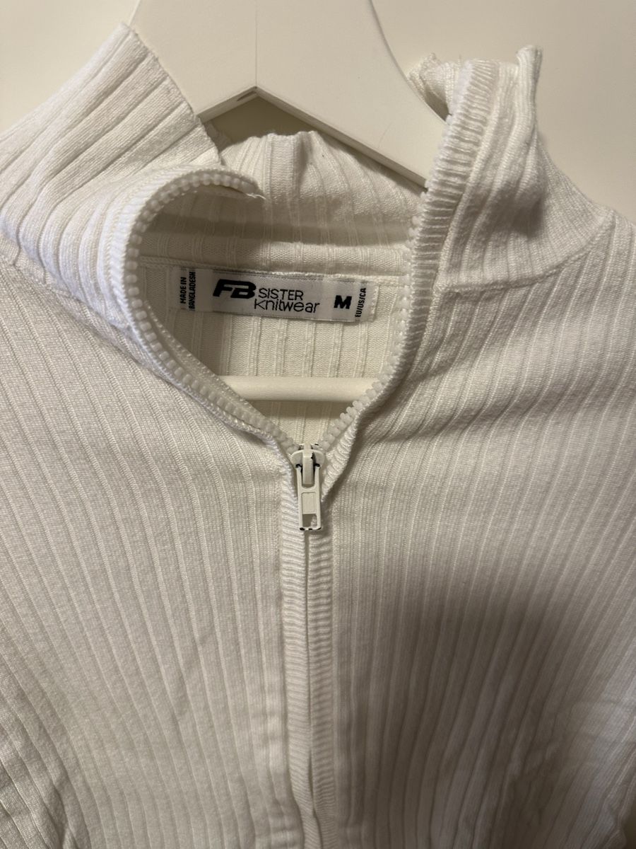 Maglioni & Felpe: Weisser Rippenpullover mit Reissverschluss Grösse M – Usato da Reinach BL venduto da Alles_muss_weg00 2