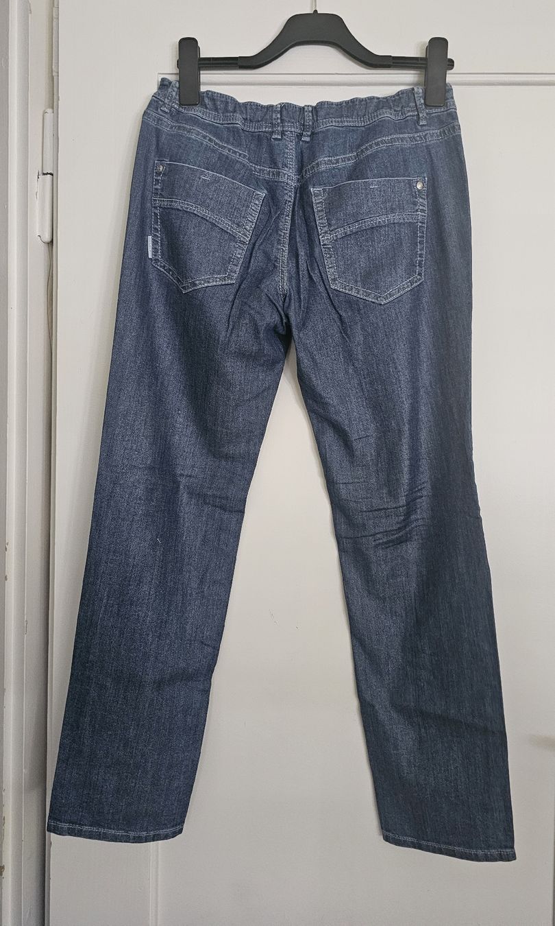 Marc Cain Jeans: MARCCAIN Jeans Damengrösse N3 /M dunkelblau – Usato da Aarau venduto da Mery6 1
