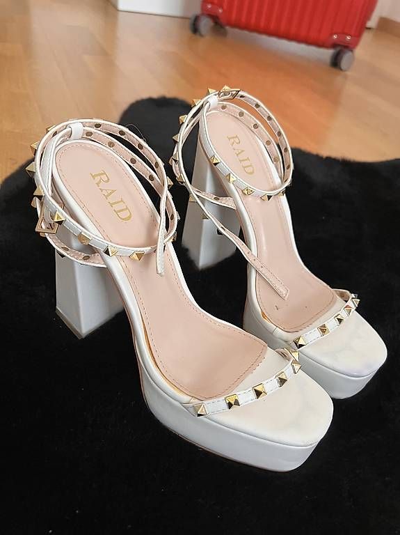 Scarpe da donna: Weisse Sandaletten – Usato da Baar venduto da jev_mpm5