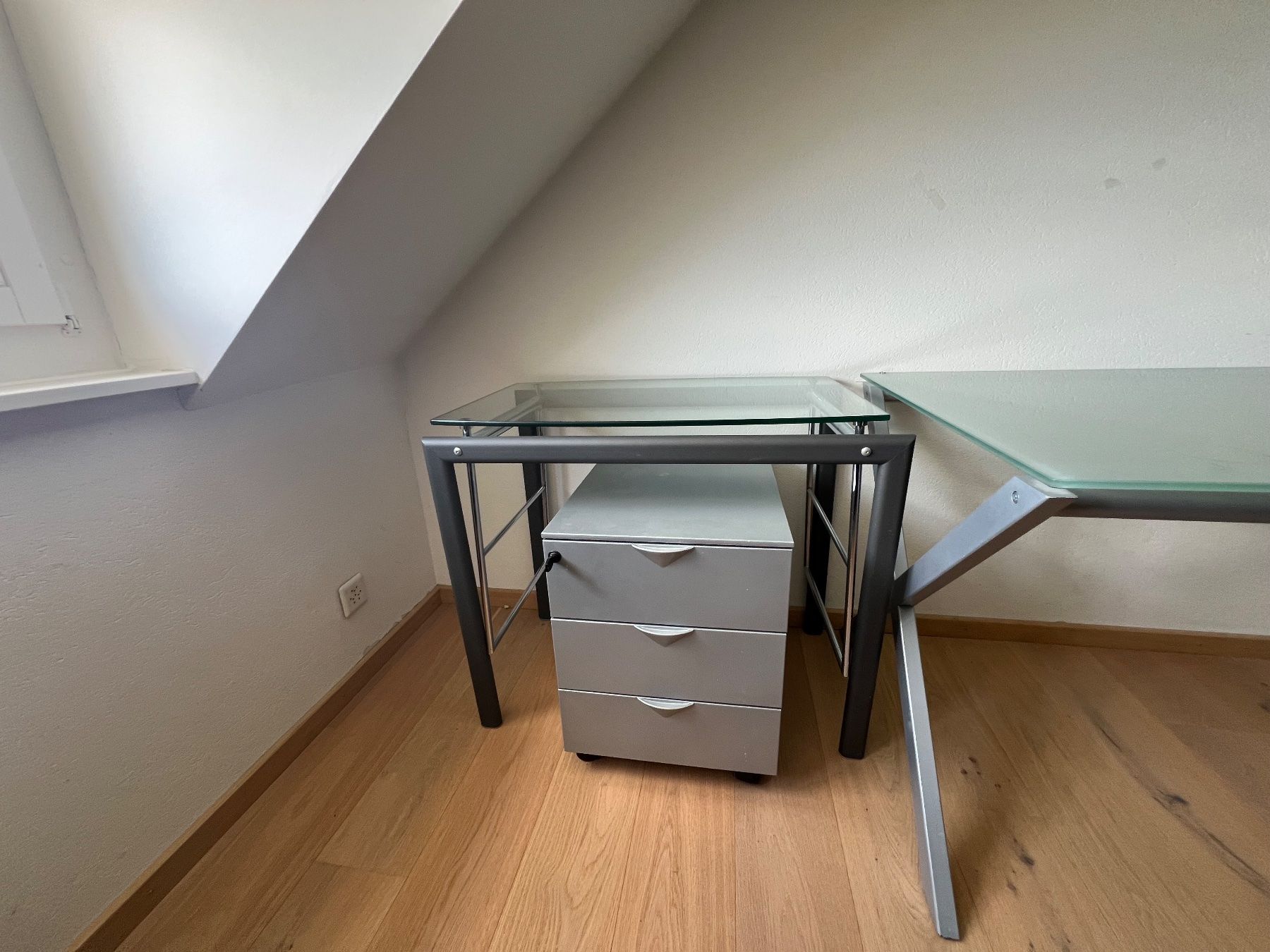Scrivanie: Bureau, table d’appoint et meuble à tiroirs – Usato da Blonay venduto da sli_7xn7 2