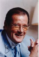 Roger Moore 1927-2017 Autogramm signiert Foto 20x30cm