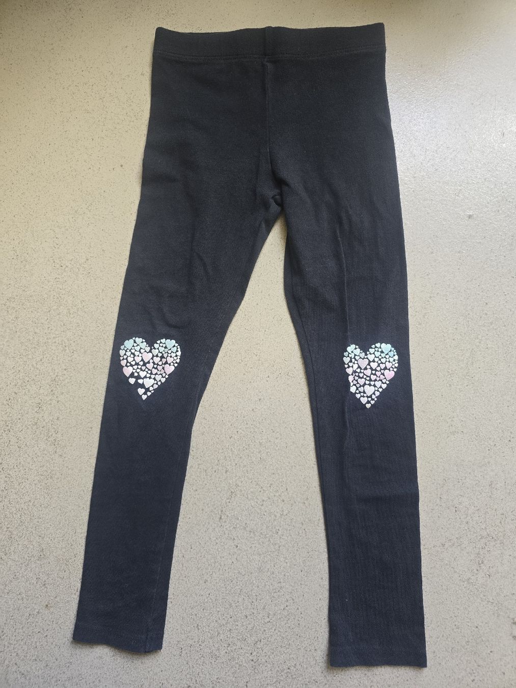 H&M Calze & Collant: HM Leggins, Gr. 122, Schwarz mit Herzen – Usato da Zürich venduto da Jackiieee88