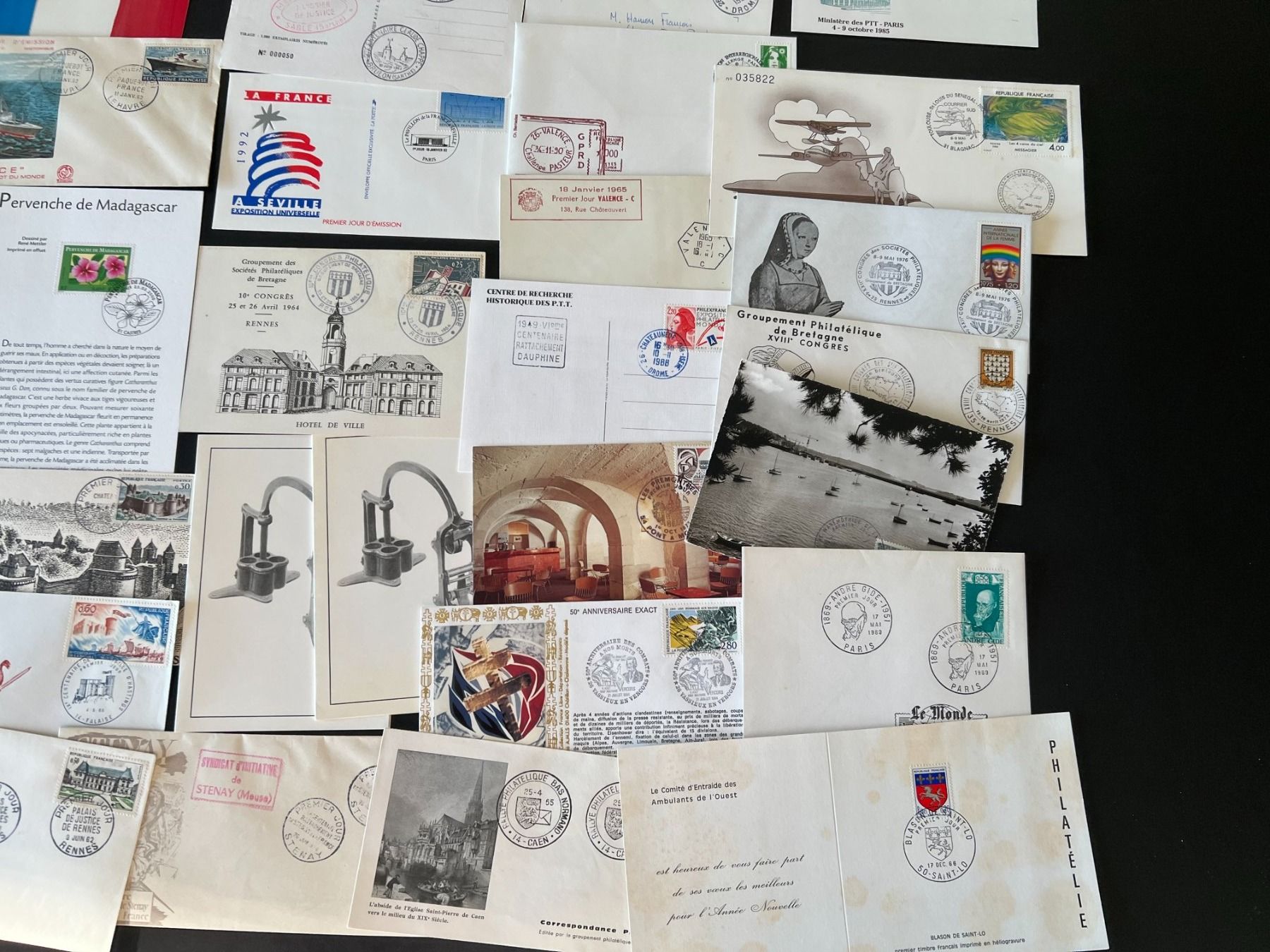 Tutti i francobolli: () Super lot de 150+ souvenirs philatéliques – Usato da Lausanne venduto da ffhoud 2