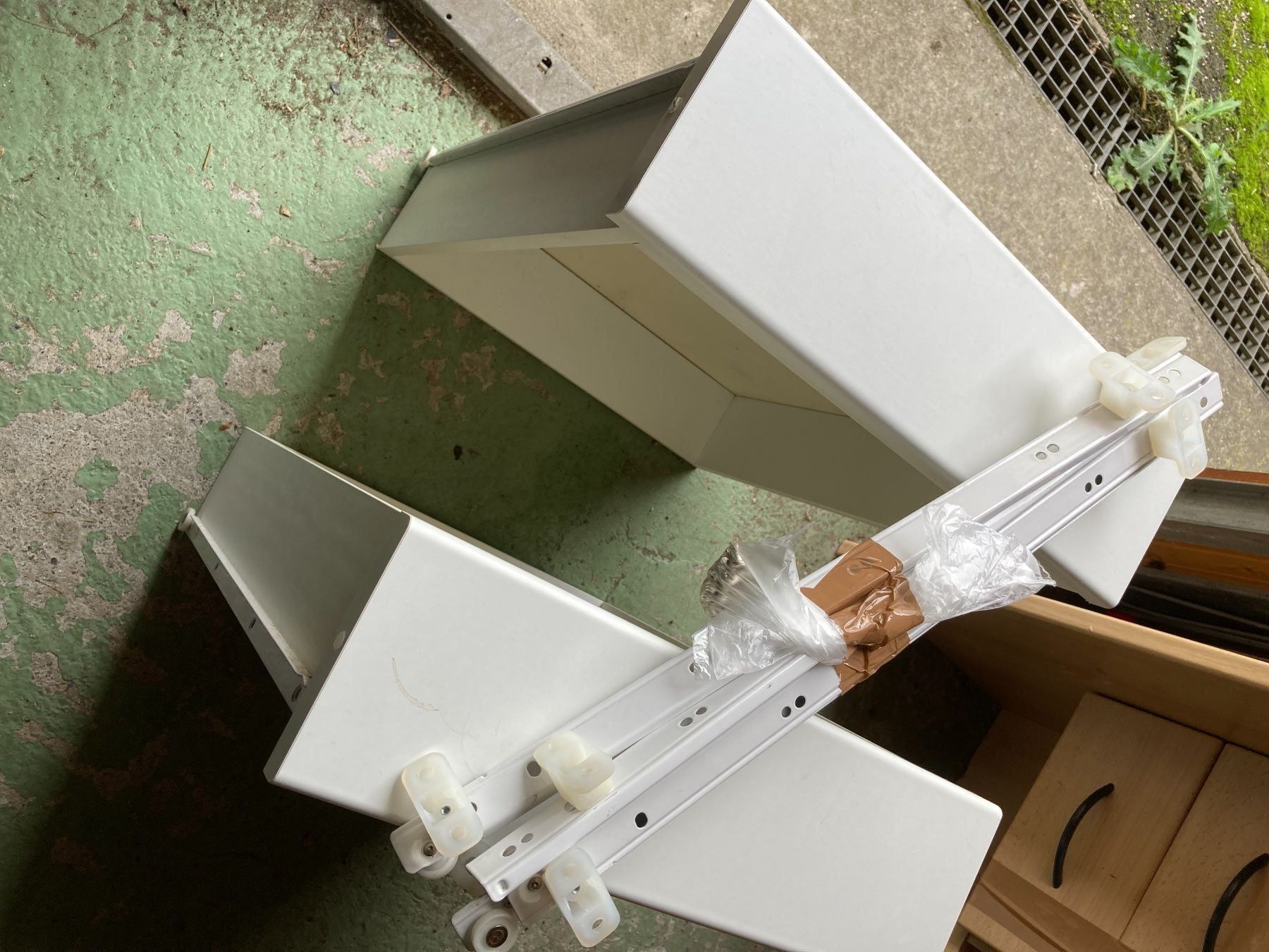 Regale: 2 schöne weisse Schubladen – Gebraucht aus Däniken SO von Sonjab0