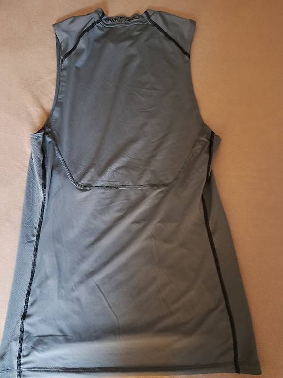 Tops: Canottiera Nike – Gebraucht aus Bellinzona von vin_jm7f