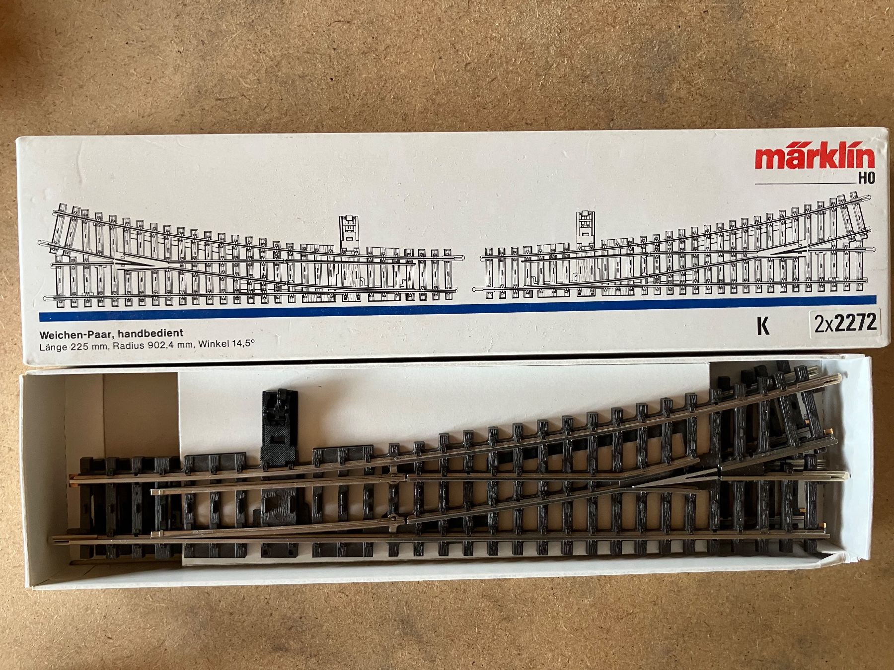 Märklin Modelleisenbahnen: K Gleis Weichenpaar 22715/16 – Neu und originalverpackt aus Mont Tramelan von Oktober1958