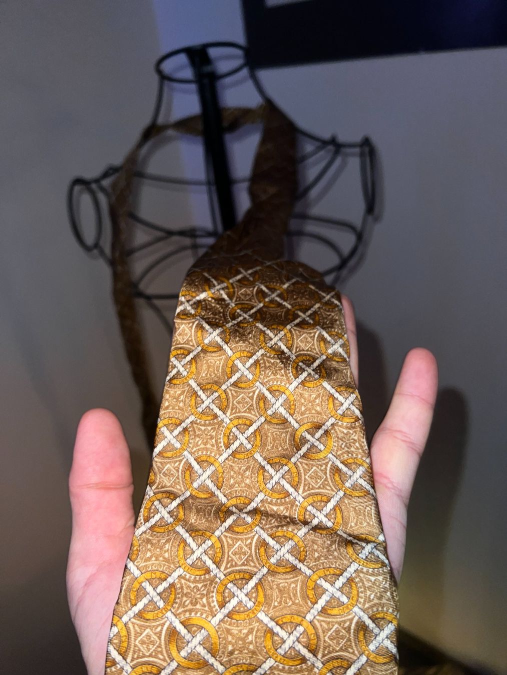 Celine Cravatte: Elegante Celine Paris Seidenkrawatte – Usato da Winterthur venduto da Dejv 4
