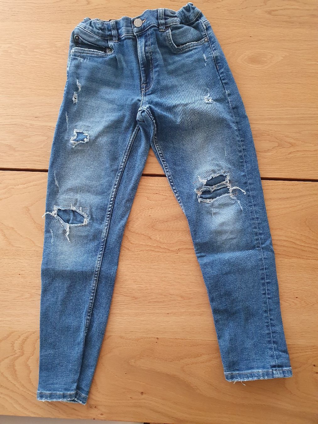 Zara Pantaloni: Zara Jeans Gr. 152 mit Loechern,destroyed Look, top! – Nuovo (secondo la descrizione) da St.Gallen venduto da Avena135