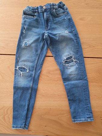 Zara Jeans Gr. 152 mit Loechern,destroyed Look, top!