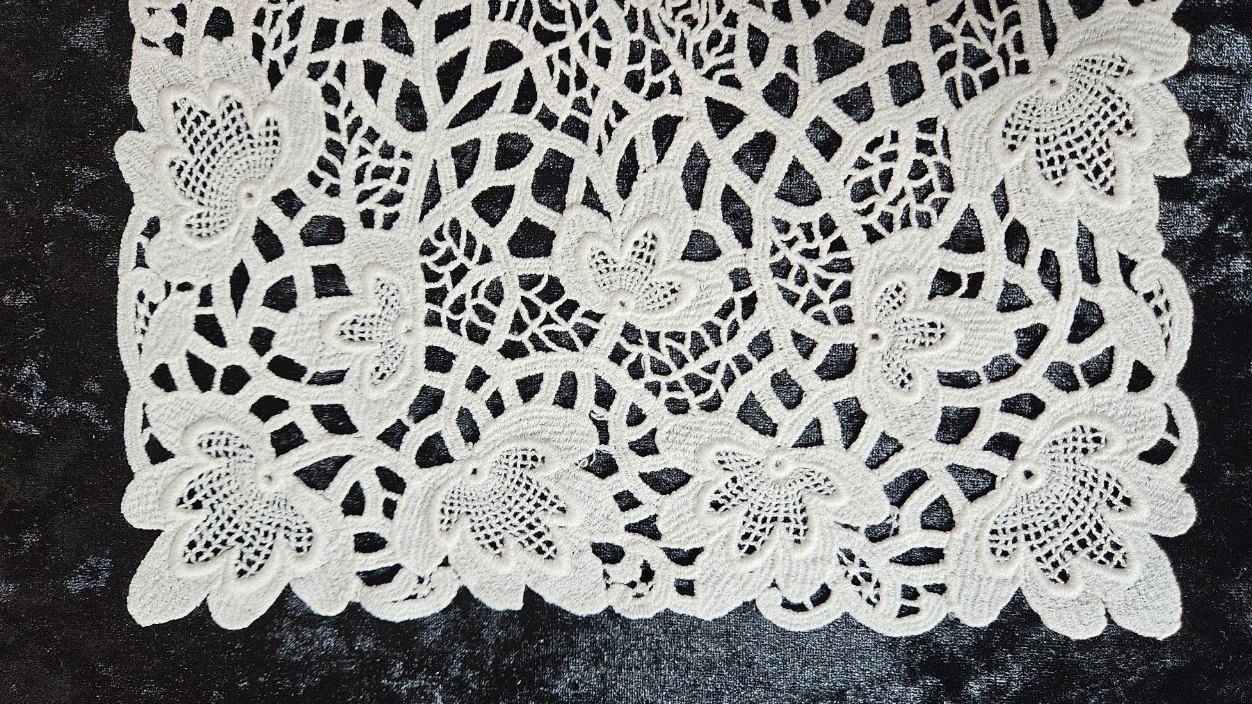 Sottobicchieri: Edles Spitzendeckeli, neuwertig, Ecruweiss 35x22 cm – Usato da Gossau ZH venduto da LeoniesDeko 1