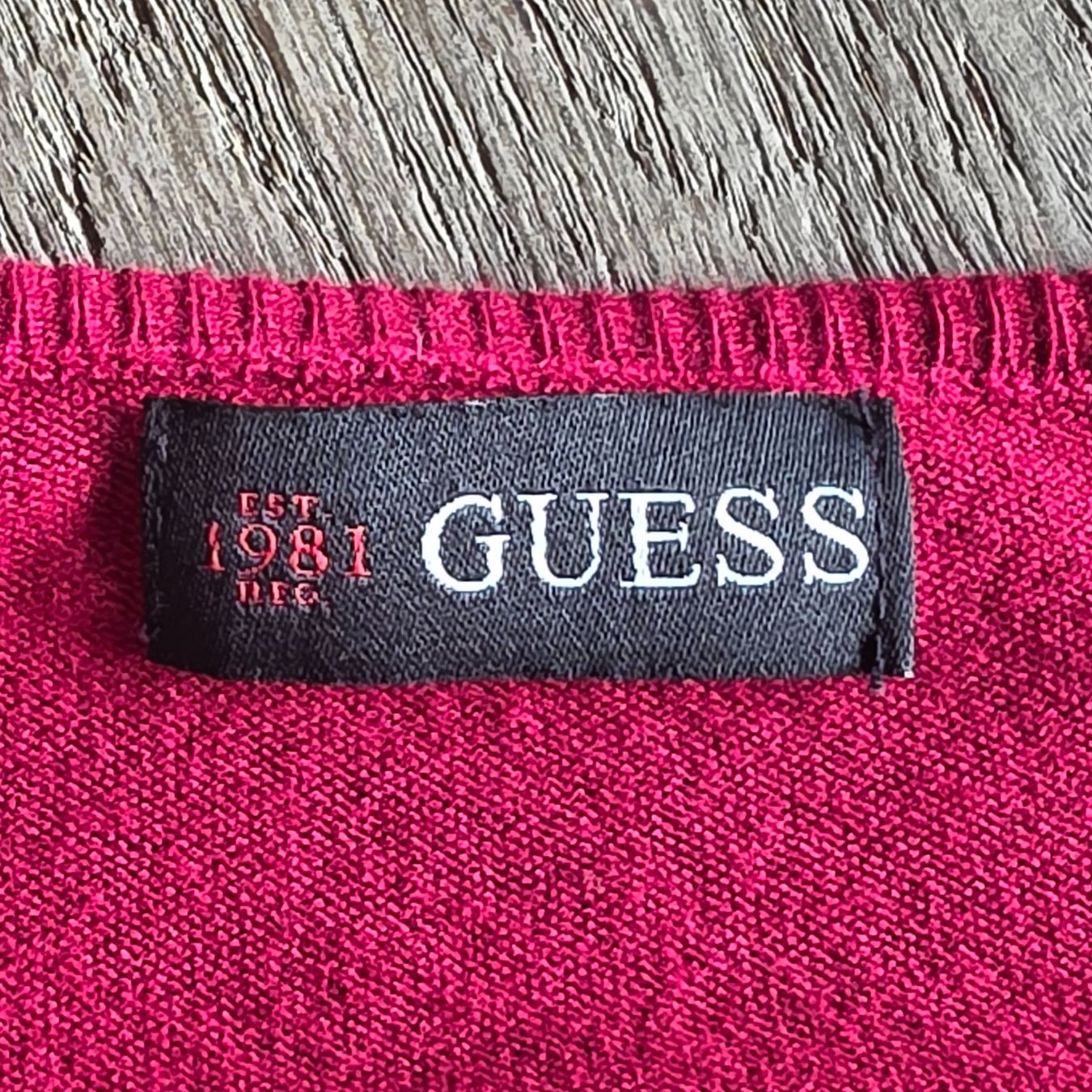 Guess Maglioni & Felpe: 🐸 GUESS LOGO PULLOVER M RAYON MIT STRASS ROT – Nuovo (secondo la descrizione) da Môtier (Vully) venduto da Frogs 6
