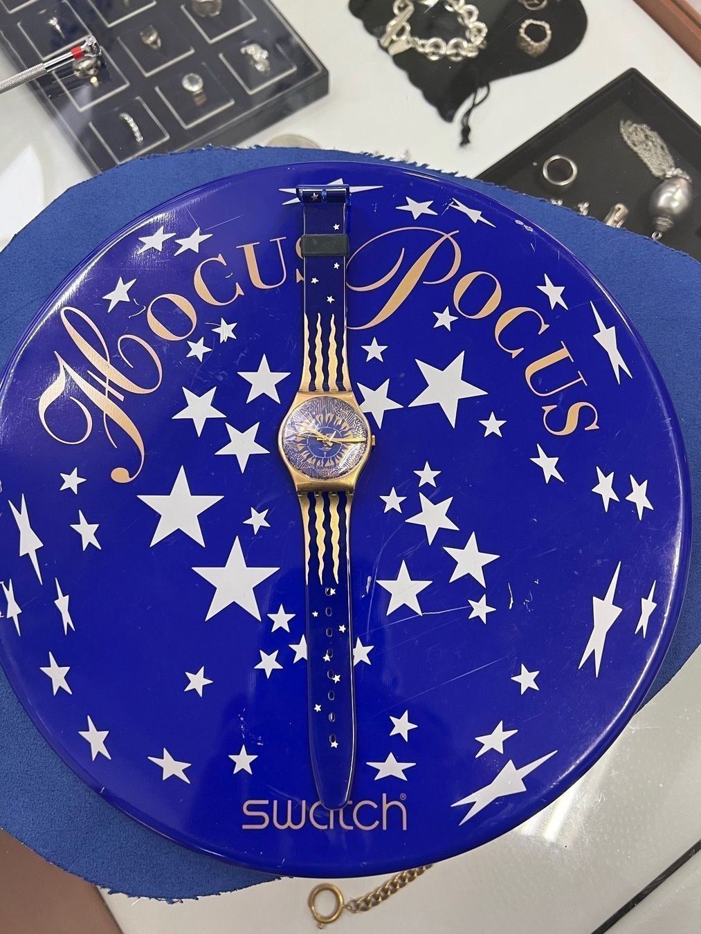 Swatch Orologi: Swatch  Hocus Pocus Neu inkl. OVP – Nuovo (secondo la descrizione) da Sirnach venduto da Archimede8