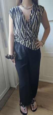 Summer Sale! Chic Wrap Top & Comfy Black Pants Set - Size ML