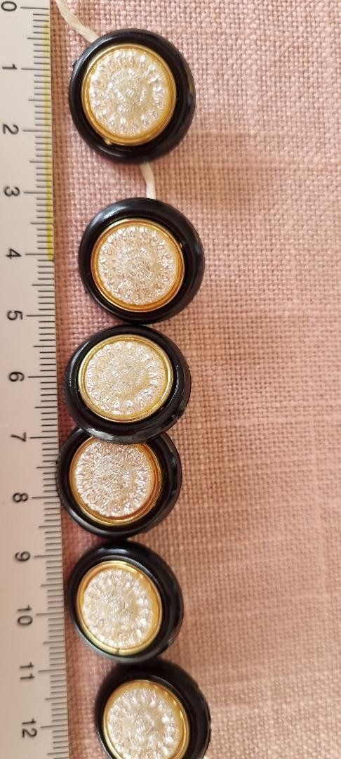 Bottoni: boutons 6 – Usato da Tolochenaz venduto da nieeva