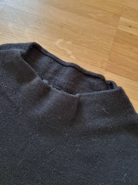 Cos Pulls & Sweat-shirts: Pullover mit kleinem Kragen S cos – D'occasion à Arlesheim par evi_gm8h 3