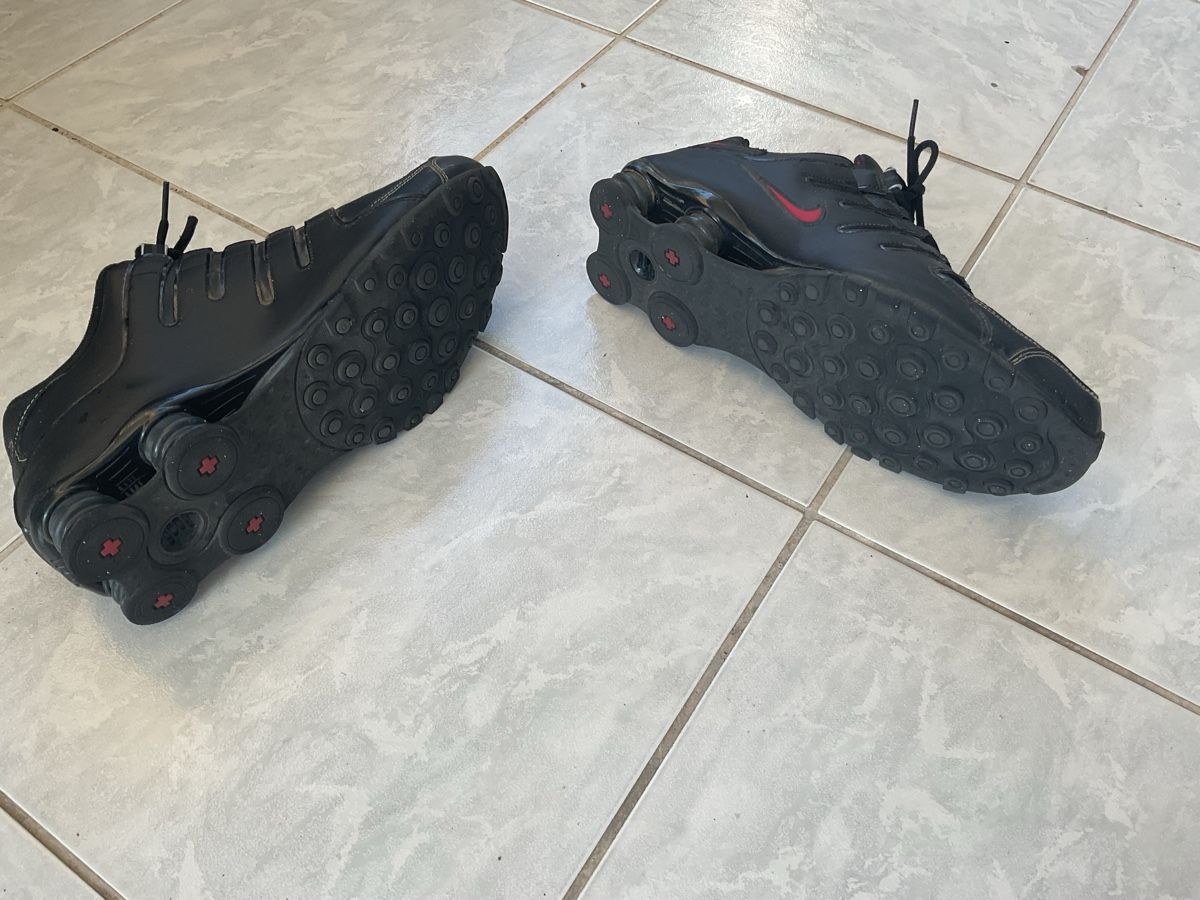 Nike Herrenschuhe: Schwarze Nike SHOX Schuh – Gebraucht aus Niederhasli von Neo220 2