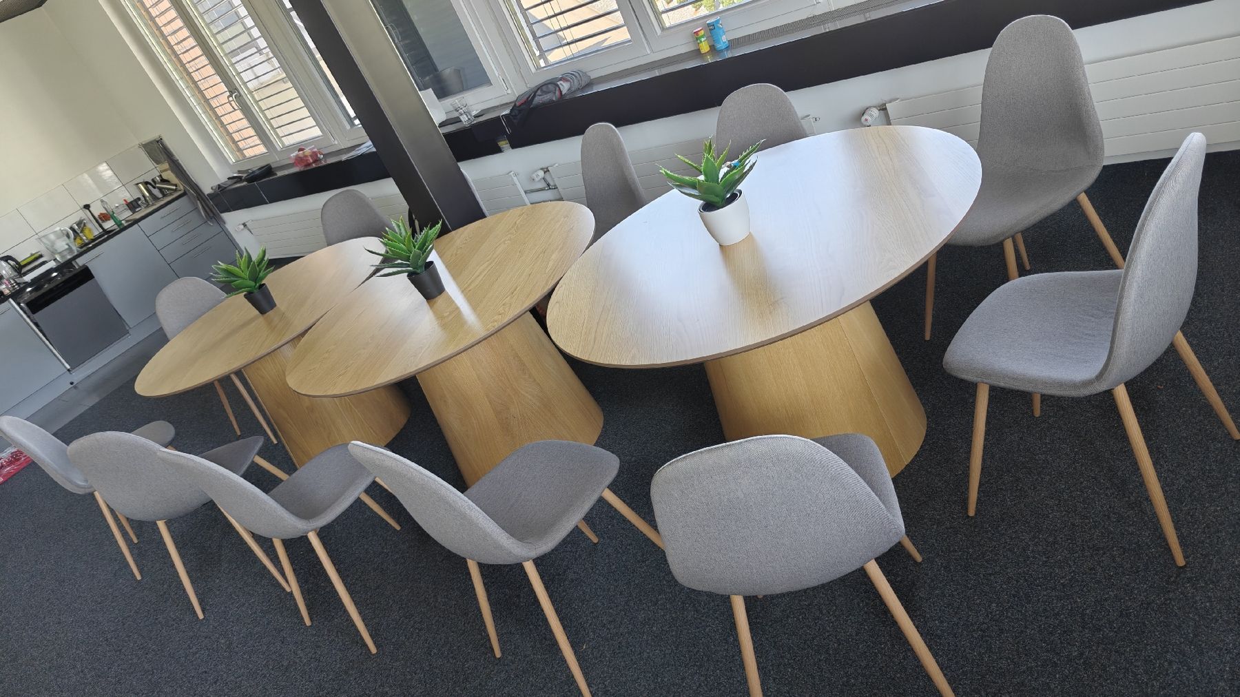 Ikea Set di tavolo e panche: 3 Table + 12 chairs set – Usato da Bäretswil venduto da srobots