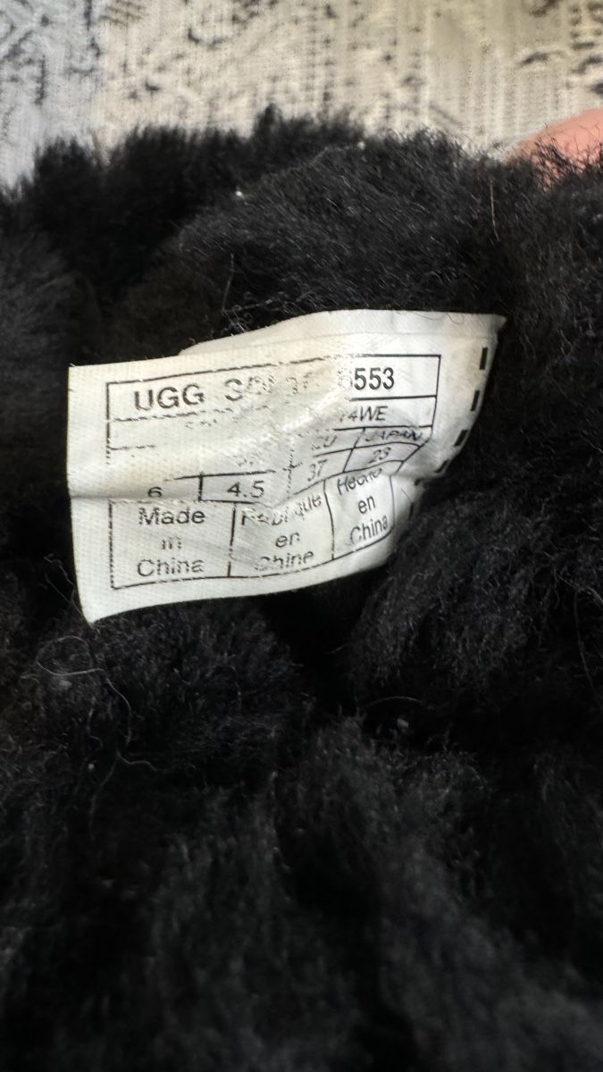 Ugg Chaussures femmes: UGG-Stiefel | mit Kristall-Knopf | Größe 36 – D'occasion à Kilchberg ZH par nad_6dwp 6